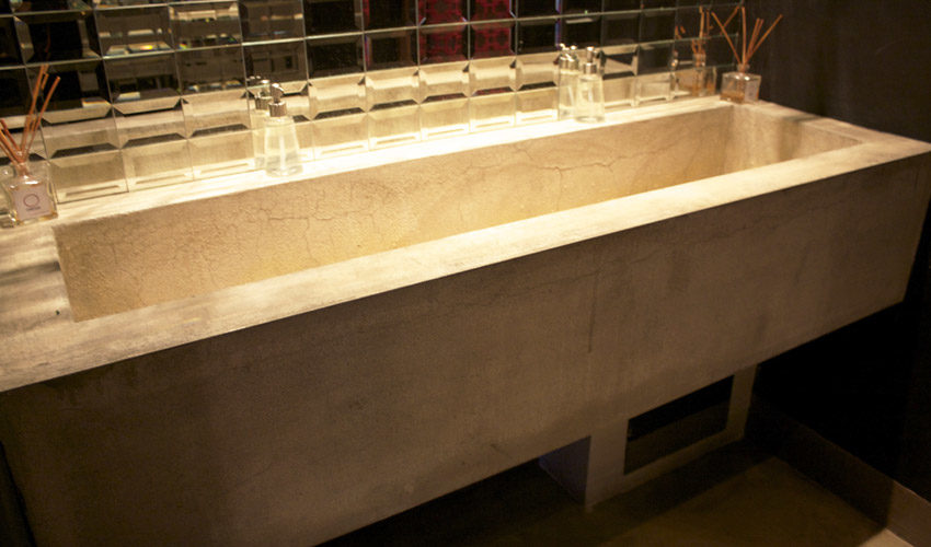Pavimento, pareti e tavoli in resina per Bar a Milano - FL Srl di Francesco  Lamuraglia