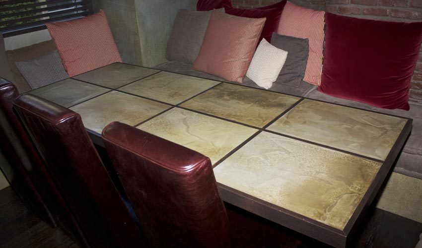 Pavimento, pareti e tavoli in resina per Bar a Milano - FL Srl di Francesco  Lamuraglia